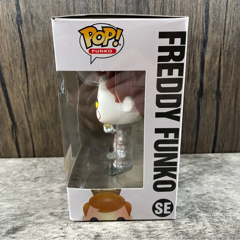 Funko Pop Freddy Funko As Pennywise SE 4000 PCS SDCC 2018 BOX DAMAGE
